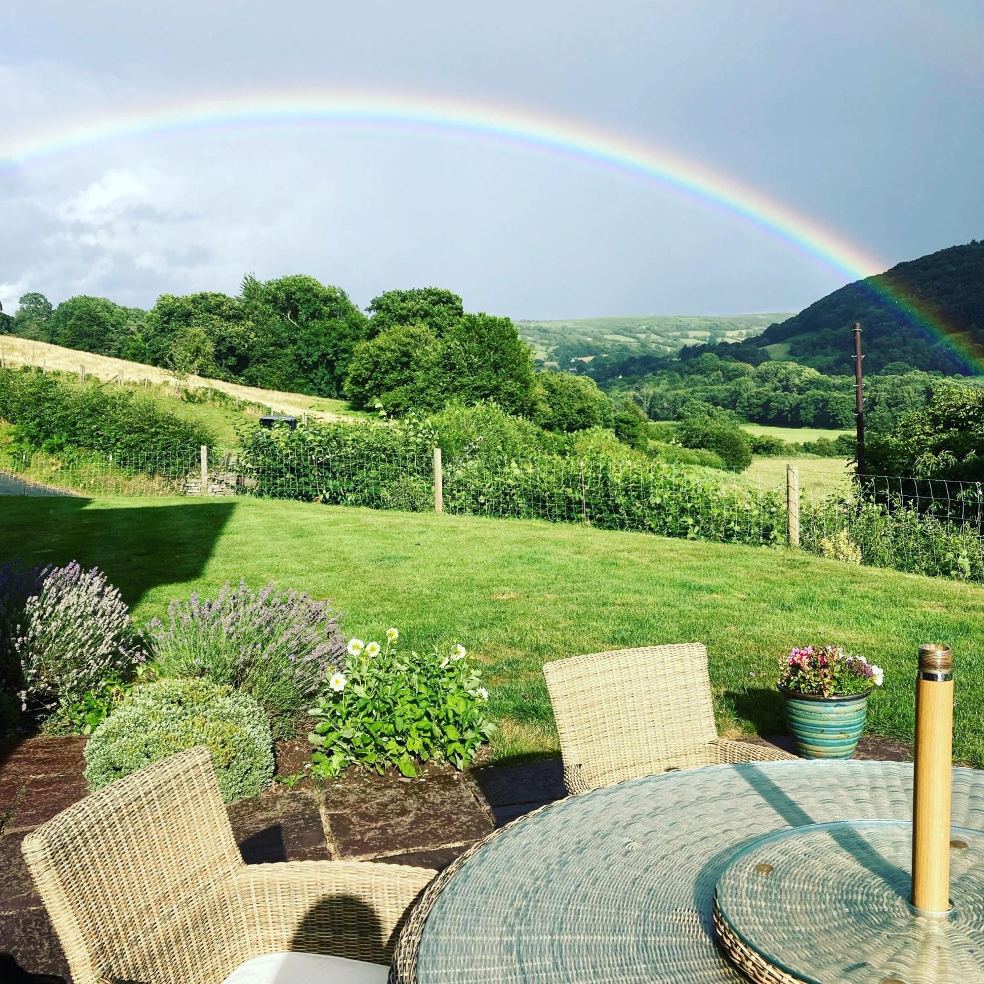 The Celyn Bed and Breakfast Pont Newydd Buitenkant foto